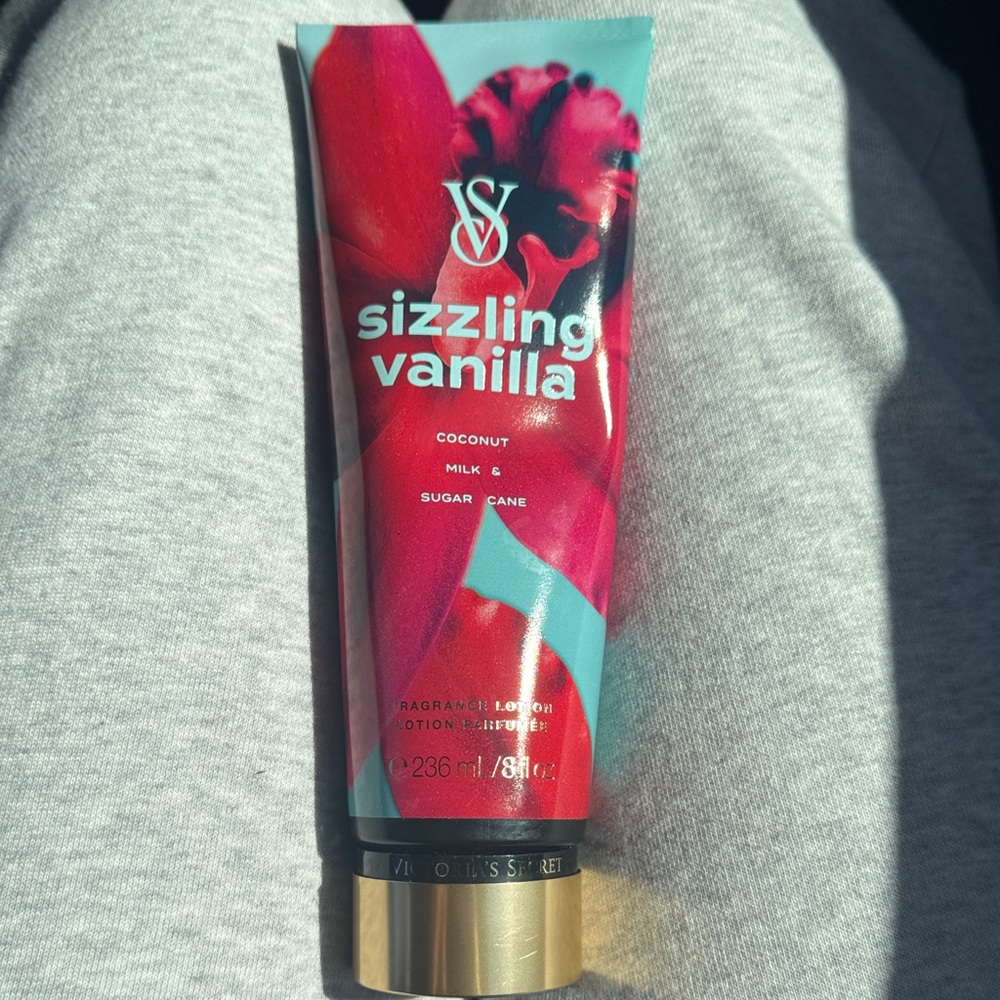 New VS Sizzling Vanilla Fragrance Lotion